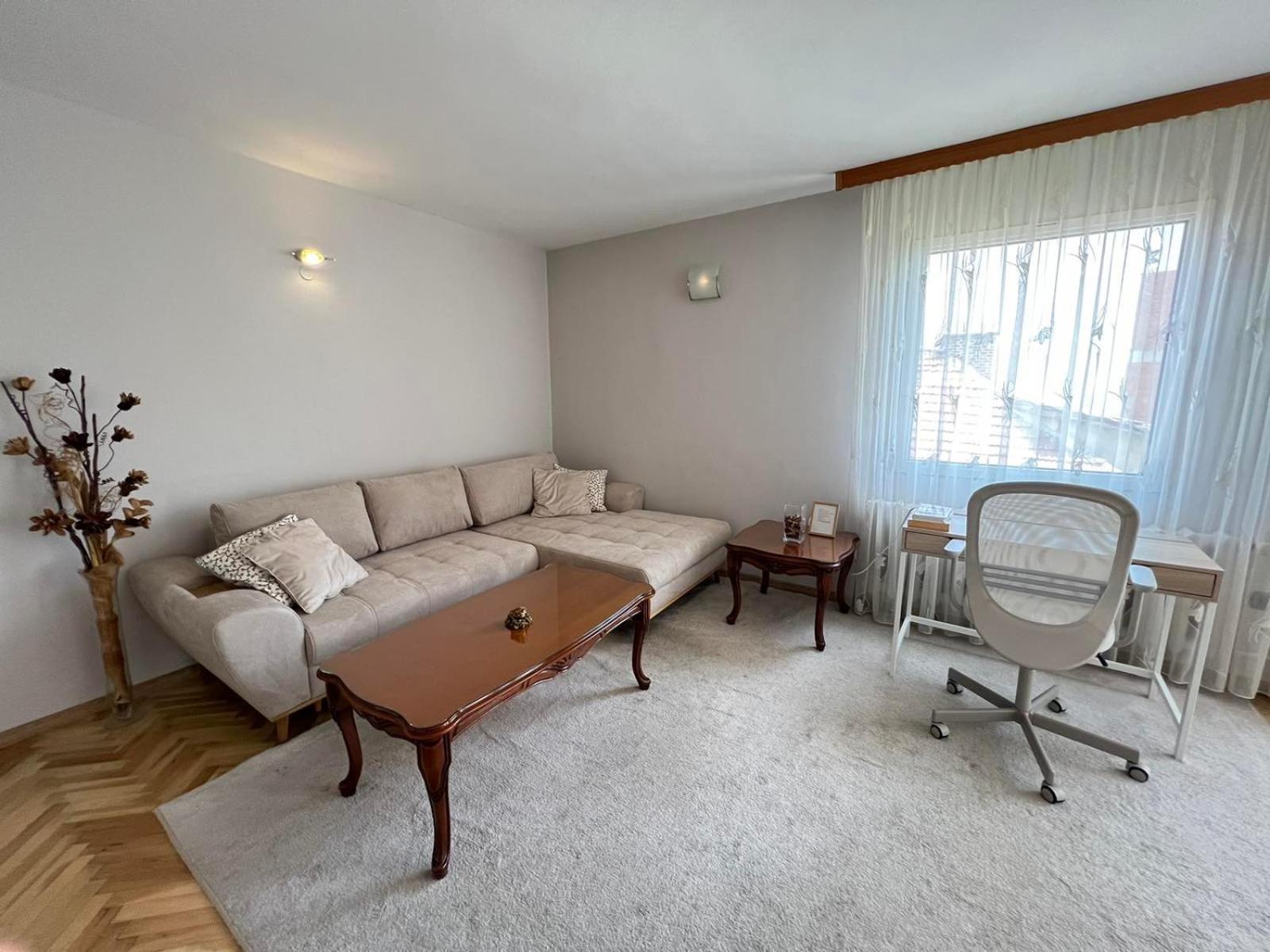 Apartment Lugano Couples Quiet W Free Street Parking