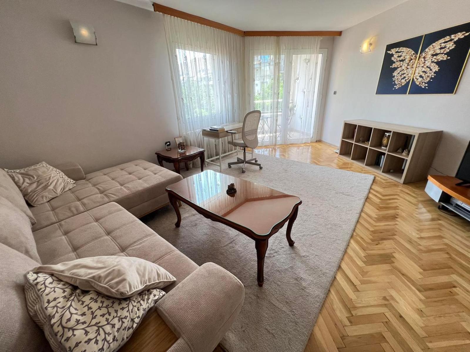 Apartment Lugano Couples Quiet W Free Street Parking *